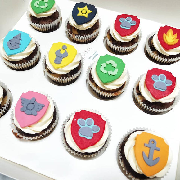 Custom fondant topper cupcakes